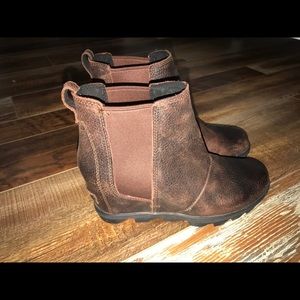 Sorel Joan of Arc II wedge boots size 8.5